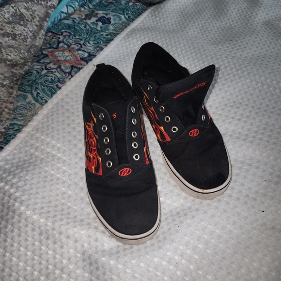 HEELYS EUC YOUTH SZ 6 PRO FLAME PRINT SKATE SHOES - Picture 2 of 10